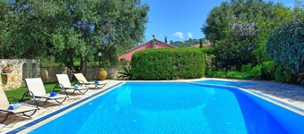 Votana House – Maison de vacances avec piscine privée à Corfou, Grèce