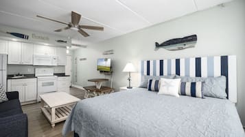 Condo, 1 King Bed with Sofa bed, Private Pool | 1 bedroom, free WiFi, bed sheets