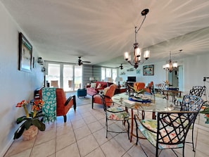 Kondominium, Beberapa Tempat Tidur, patio (#8-115 - No Pets) | Tempat makan