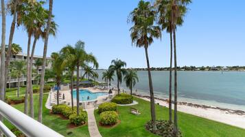 Appartamento, letti multipli, vista baia (#8-314 - No Pets) | Piscina