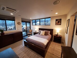 4 bedrooms, desk, iron/ironing board, travel cot