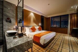 Minibar, skrivebord, lydisolert og wi-fi (inkludert)