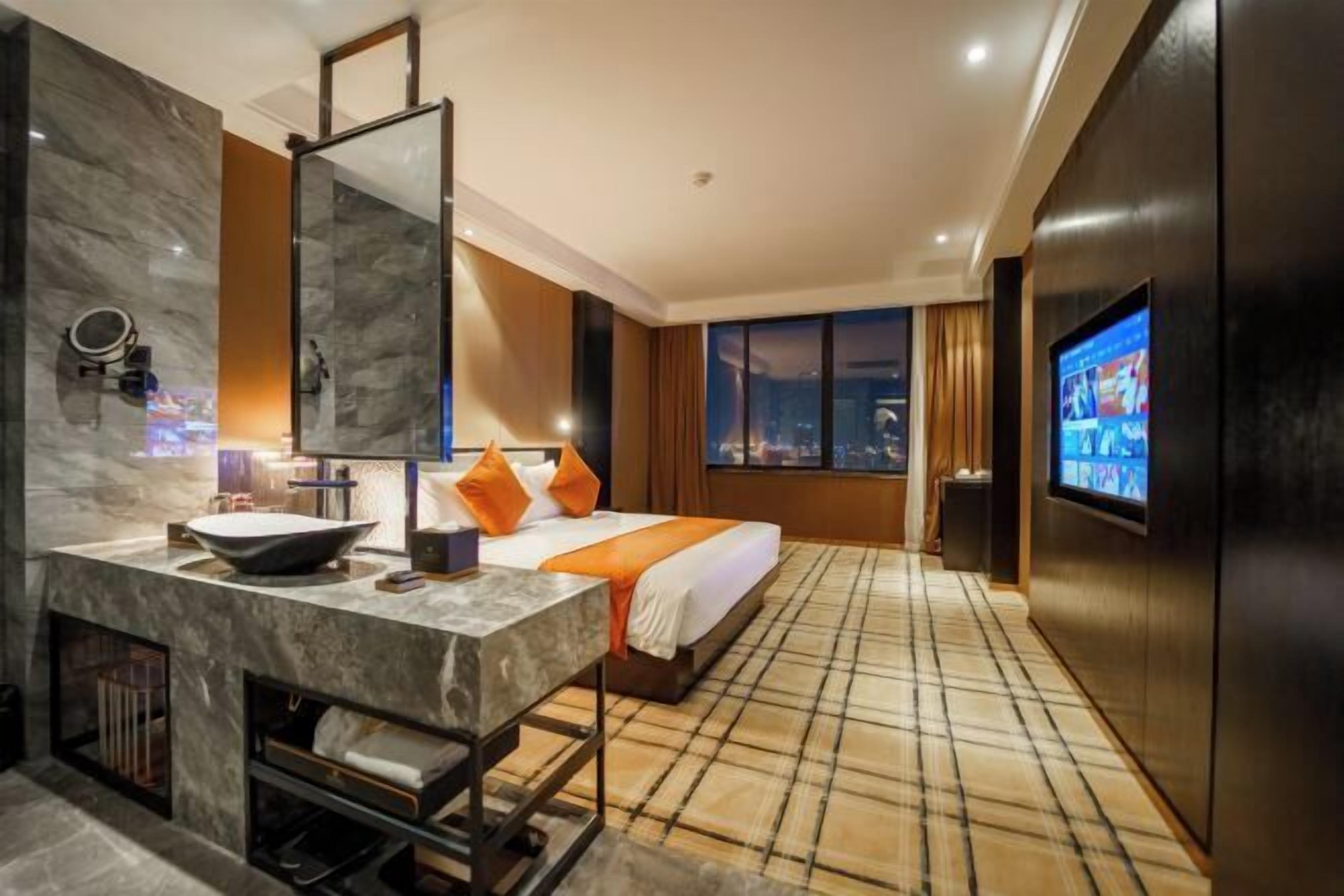 Minibar, escritorio, sistema de insonorización y wifi gratis 