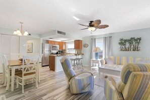 Interior - 🌴 Unit 101 at Gulf Gate – Beach View Comfort for Up to 4 Guests (St Pete Beach)