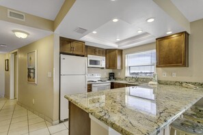 冰箱、微波炉、烤箱、炉灶