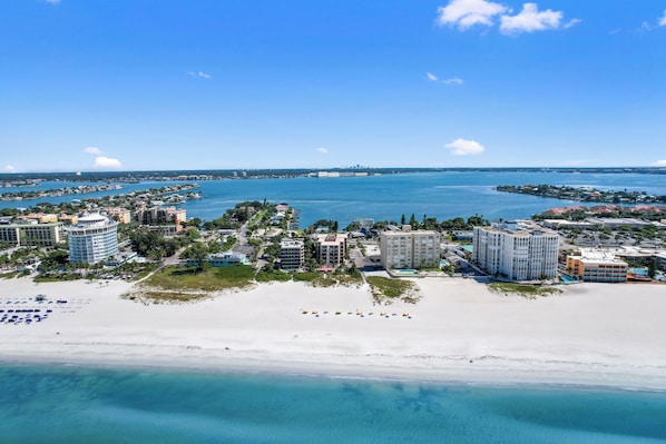 On the beach - 🌊 Unit 405 at Gulf Gate – Spacious 2BR with Dual Water Views for Up to 6 Guests (St Pete Beach)