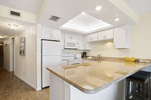 冰箱、微波炉、烤箱、炉灶