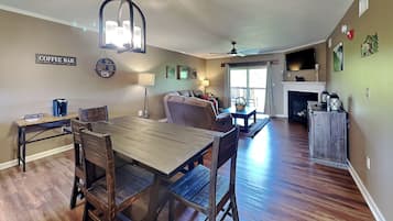 Condo, Multiple Beds, Private Pool, River View (#604 - No Pets Allowed) | Dining