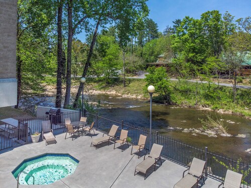 Cedar Lodge by Jackson Mountain Rentals