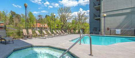 حمّام سباحة خارجي