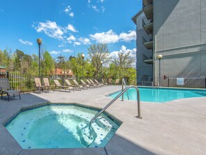 Outdoor pool - Cedar Lodge by Jackson Mountain Rentals (Pigeon Forge)