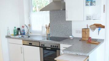 KĂŒhlschrank, Mikrowelle, Ofen, GeschirrspĂŒler