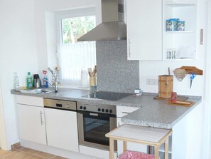 Kühlschrank, Mikrowelle, Ofen, Geschirrspüler