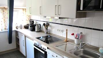 KĂŒhlschrank, Mikrowelle, Ofen, GeschirrspĂŒler