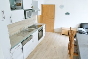 Køleskab, mikrobølgeovn, ovn, opvaskemaskine