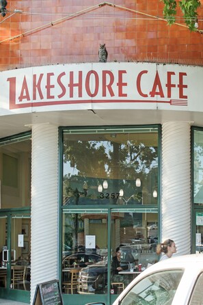 Situated in a scenic area, Lakeshore Cafe offers a modern exterior with large glass windows and a green door.