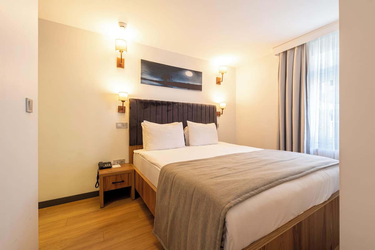 Junior Suite | In-room safe, soundproofing, WiFi (free), bed sheets