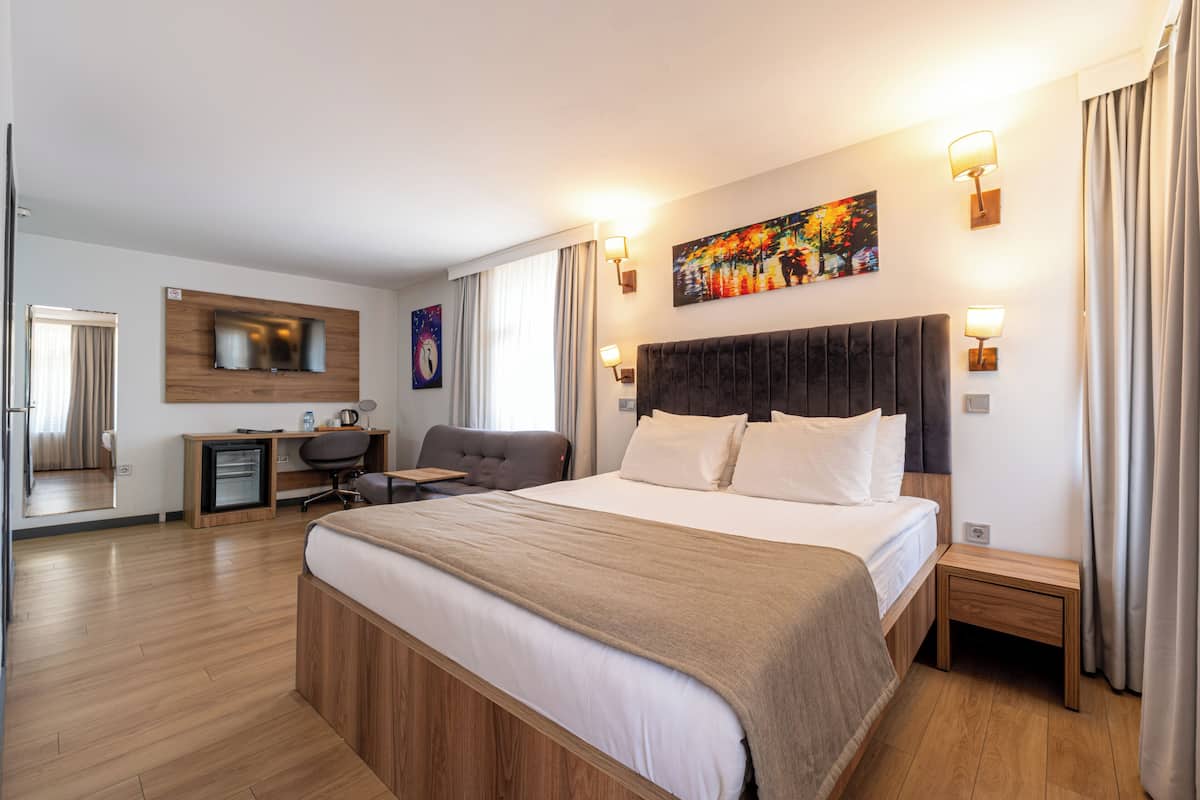 Superior Double Room | In-room safe, soundproofing, WiFi (free), bed sheets