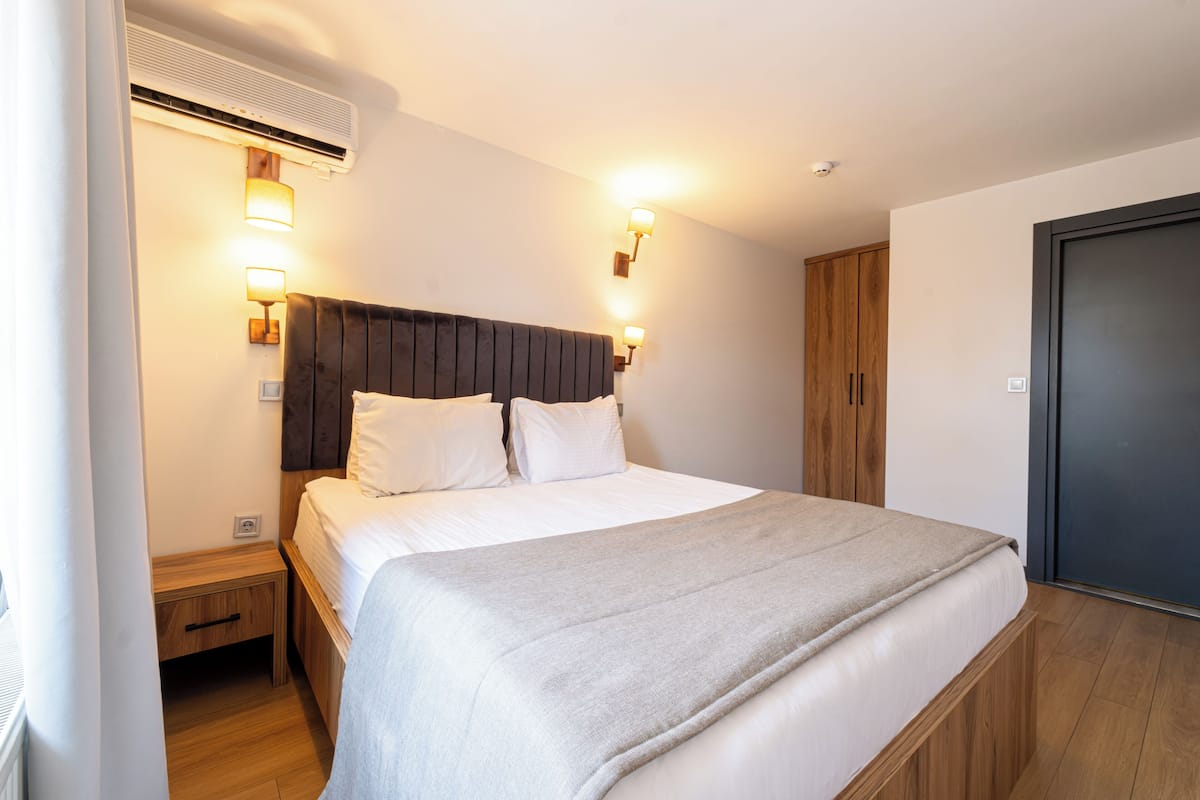 Standard Triple Room | In-room safe, soundproofing, WiFi (free), bed sheets