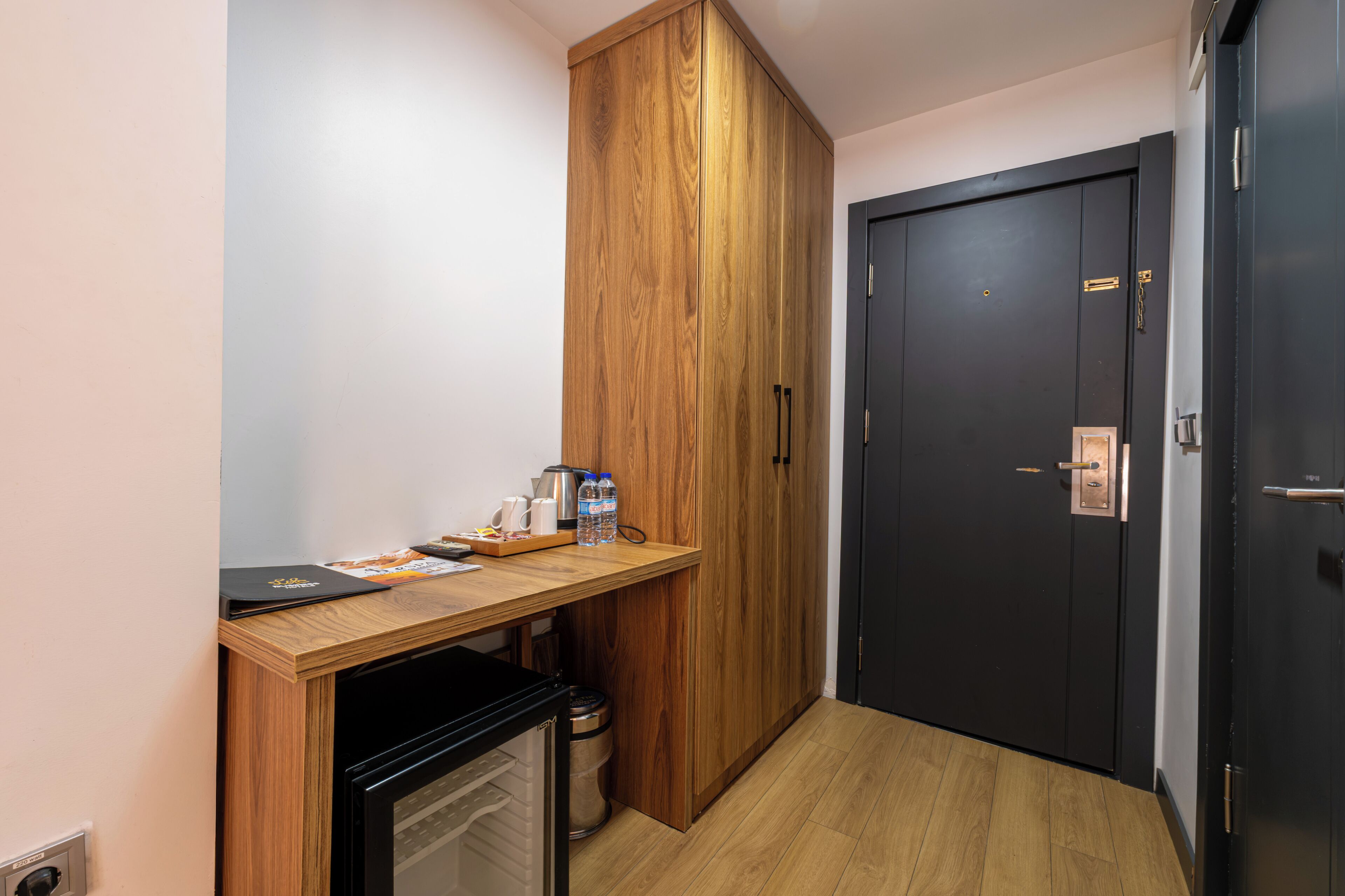 Economy Double Room | In-room safe, soundproofing, WiFi (free), bed sheets