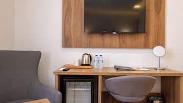 Standard Double Room | In-room safe, soundproofing, free WiFi, bed sheets