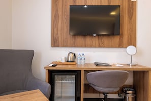 Standard Double Room | In-room safe, soundproofing, WiFi (free), bed sheets - Business Life Hotel & SPA Bakırköy (Istanbul)