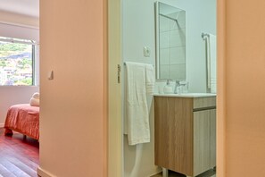2 Schlafzimmer, Bügeleisen/Bügelbrett, Reisekinderbett, kostenloses WLAN