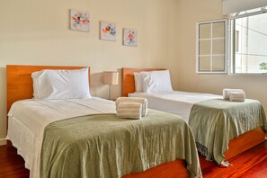 2 عدّة غرف نوم ومكواة/لوح كي وسرير سفر وواي فاي مجانًا