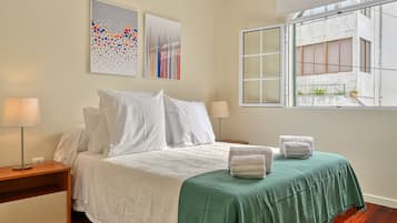 2 slaapkamers, een strijkplank/strijkijzer, reisbedje, gratis wifi