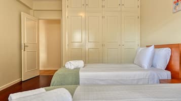 2 slaapkamers, een strijkplank/strijkijzer, reisbedje, gratis wifi