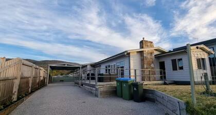 Coastal Retreat - 400m walk to Rosebud Beach