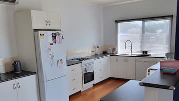 Refrigerador, microondas, horno y lavavajillas