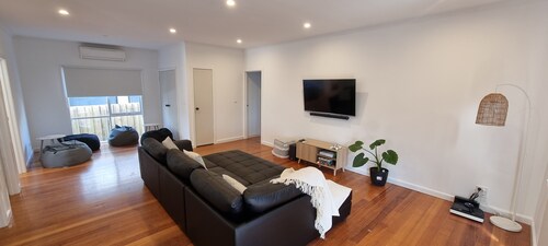 Coastal Retreat -400m walk to rosebud beach