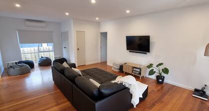 Coastal Retreat -400m walk to rosebud beach