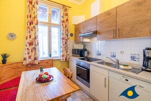 Réfrigérateur, micro-ondes, four, lave-vaisselle