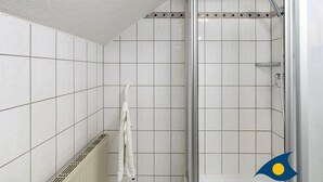 Dusj, hårføner og håndklær