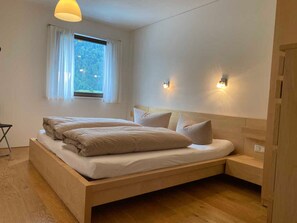 2 Schlafzimmer, Reisekinderbett, WLAN, Bettwäsche