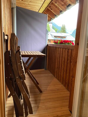 Outdoor dining - Vacation apartment for 2-4 persons - Haus Emma (Schoppernau)