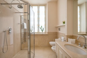 Rainfall showerhead, free toiletries, hair dryer, bathrobes