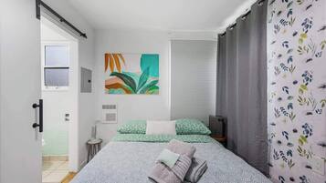 1 bedroom, desk, iron/ironing board, WiFi