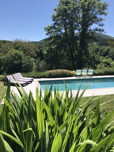 5 Bedroom secluded house with private heated pool