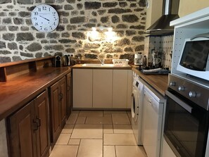 Fridge, microwave, oven, stovetop - 5 Bedroom secluded house with private heated pool (Veix)