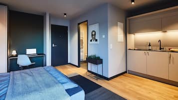 Refrigerador, microondas, placa de cocina, lavavajillas