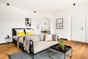 Standard Apartment, 1 Queen Bed, Kitchen (Full Kitchen, Medium)