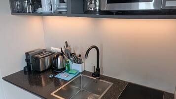 Fridge, microwave, stovetop, dishwasher