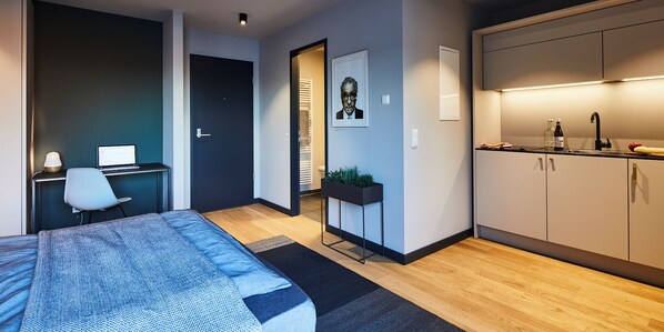 Caja de seguridad en la habitación y escritorio