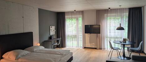 Hypo-allergenic bedding, in-room safe, desk, laptop workspace