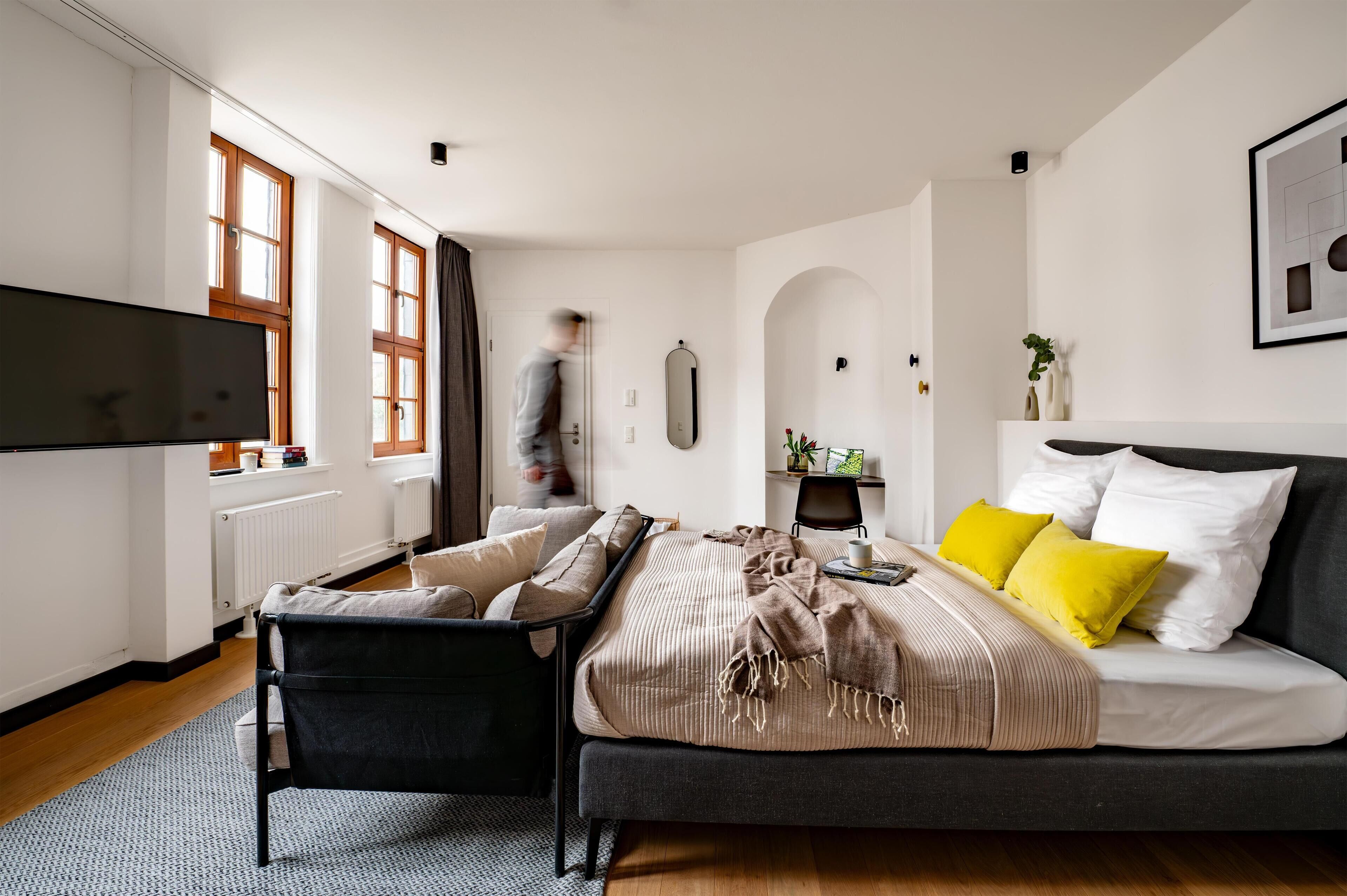 Standard Apartment, 1 Queen Bed, Kitchen (Full Kitchen) | In-room safe, desk, laptop workspace, blackout drapes