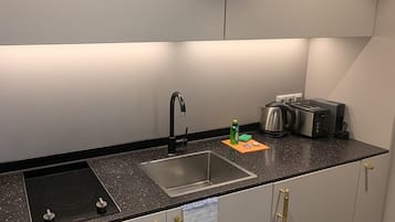 Fridge, microwave, stovetop, dishwasher