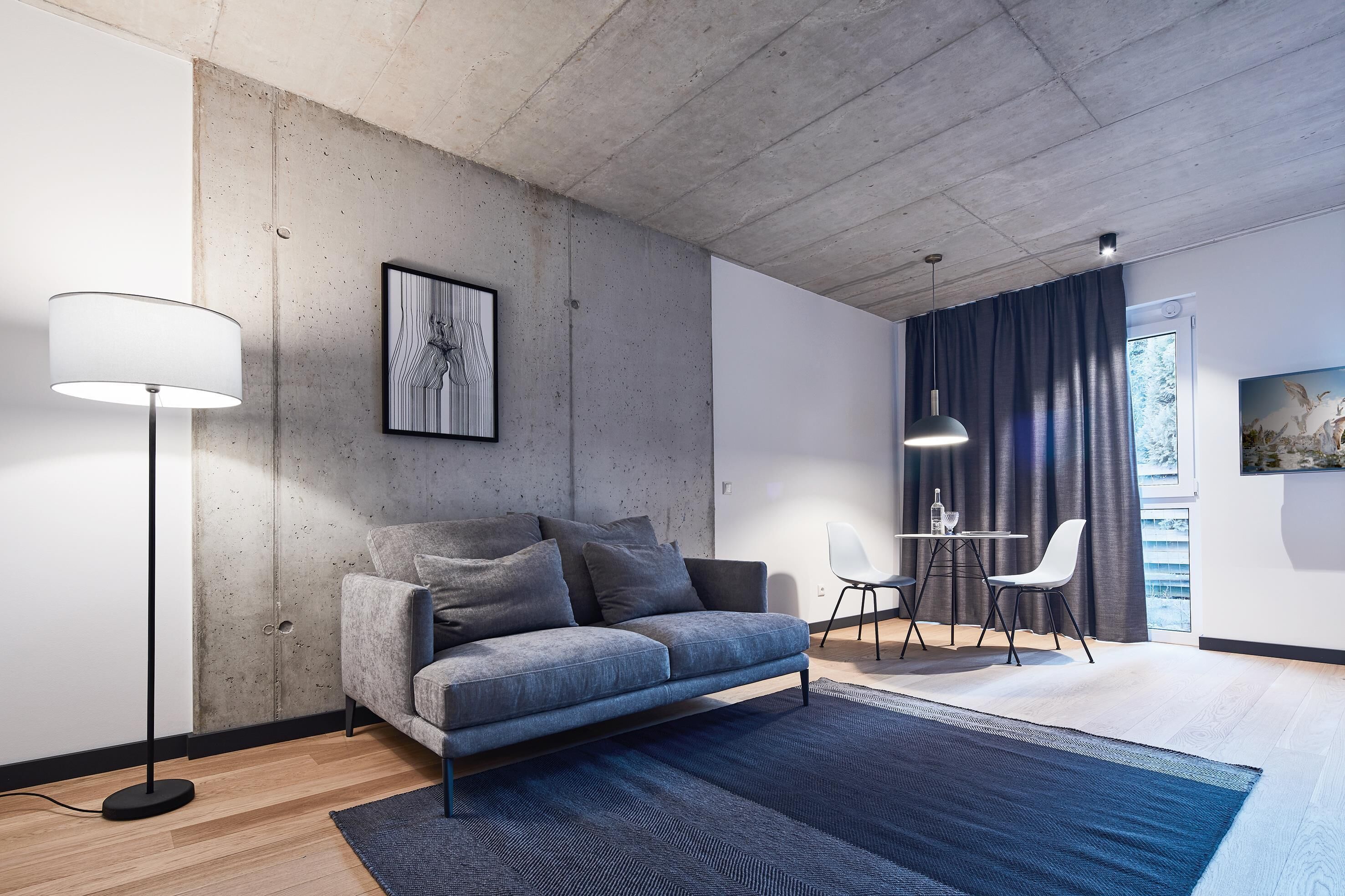 Caja de seguridad en la habitación y escritorio 